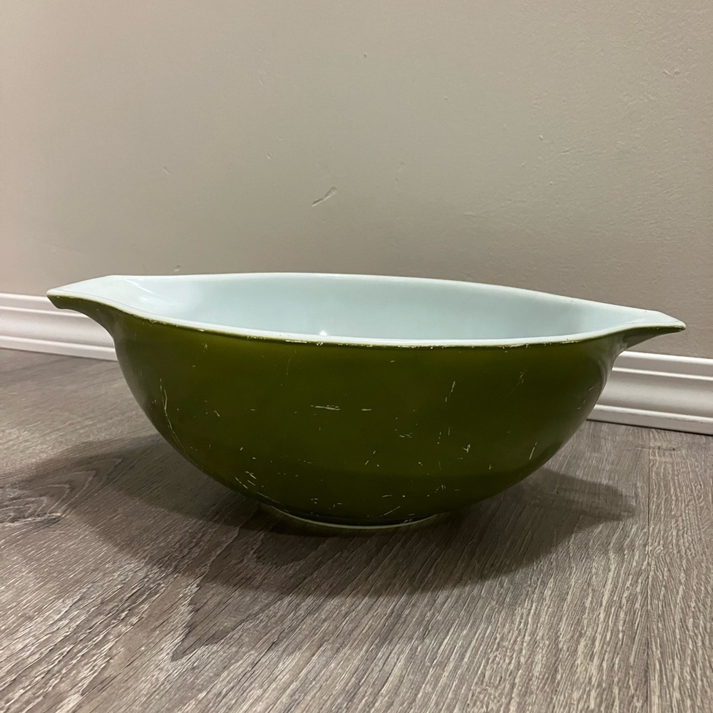 Vintage PYREX 444 4 quart bowl